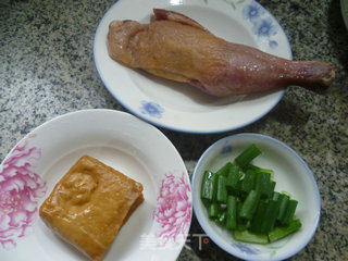 香干炒腊鸡腿的做法步骤：1