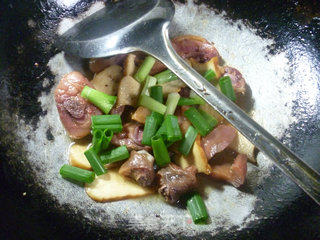 香干炒腊鸡腿的做法步骤：12