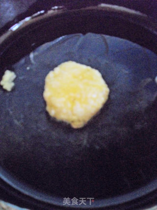 简单却不失营养美味的早餐——香煎茄味鸡蛋米饼的做法步骤：8