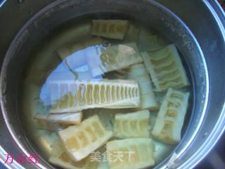 肉菇酿春笋的做法步骤：2