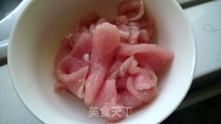 黄瓜炒肉片的做法步骤：2