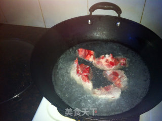 快手菜：红豆龙骨面的做法步骤：2