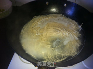 快手菜：红豆龙骨面的做法步骤：8