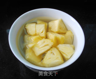 菠萝炖排骨的做法步骤：3