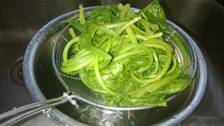 蒜香味十足的美味——蒜蓉菠菜的做法步骤：5