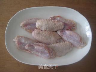土匪鸡翅的做法步骤：1
