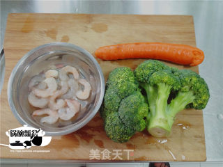 茄汁虾仁西兰花的做法步骤：1