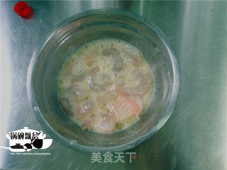茄汁虾仁西兰花的做法步骤：2