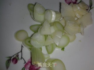 芹菜炒粉的做法步骤：2