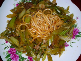 芹菜炒粉的做法步骤：7
