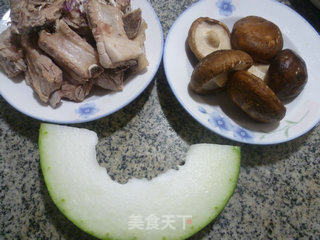 香菇冬瓜排骨汤的做法步骤：1