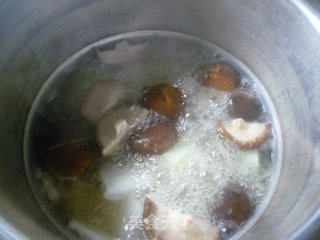 香菇冬瓜排骨汤的做法步骤：10