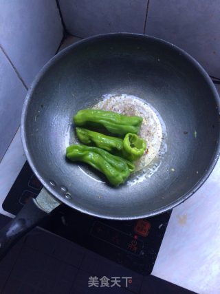 虎皮辣椒的做法步骤：2