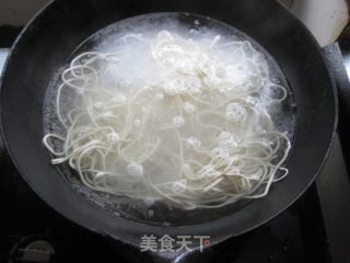 肉丝炒面的做法步骤：1