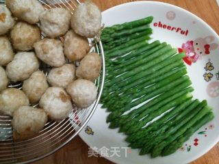 亨氏茄汁炸鱼丸配芦笋的做法步骤：3