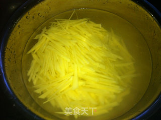 剁椒土豆丝的做法步骤：2