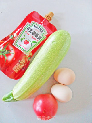 番茄酱西葫芦的做法步骤：1