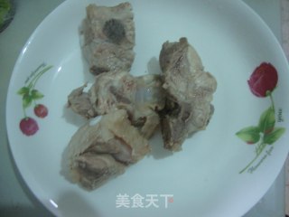 白菜干炖龙骨的做法步骤：2