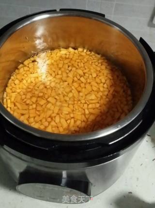 南瓜粥的做法步骤：3