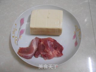 茄味肉末蒸豆腐的做法步骤：1