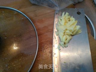 红糖生姜红枣暖身汤,专冶感冒的做法步骤：1