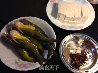 黄骨鱼焖豆腐的做法步骤：1