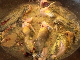 黄骨鱼焖豆腐的做法步骤：3