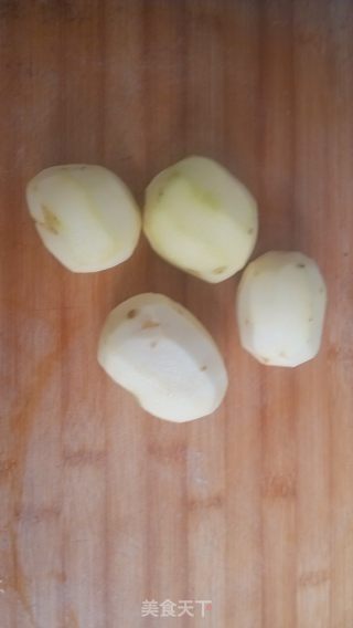猪蹄炖土豆的做法步骤：1