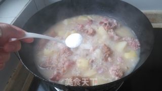 猪蹄炖土豆的做法步骤：7