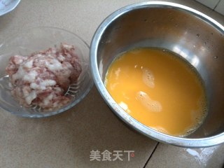 煎鸡蛋肉饼的做法步骤：1