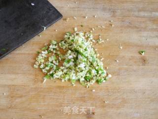 荠菜蛤蜊猪肉柳叶包的做法步骤：2