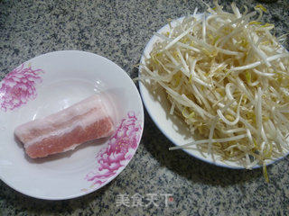 猪肉炒绿豆芽的做法步骤：1