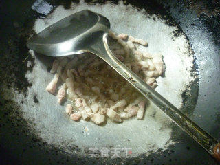 猪肉炒绿豆芽的做法步骤：3