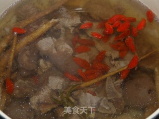 当归淮山枸杞山羊汤的做法步骤：2