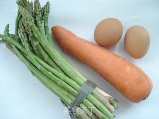 小炒芦笋的做法步骤：1