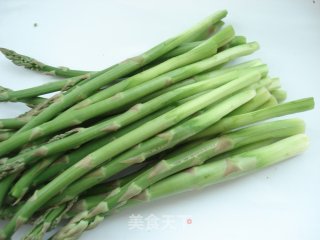 小炒芦笋的做法步骤：2