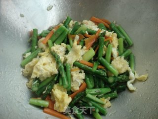 小炒芦笋的做法步骤：8