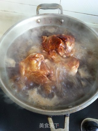 酱大骨头的做法步骤：5