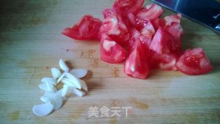 既是菜又是汤——西红柿鸡蛋汤菜的做法步骤：1