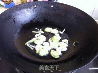 马家沟芹菜炒香肠的做法步骤：4