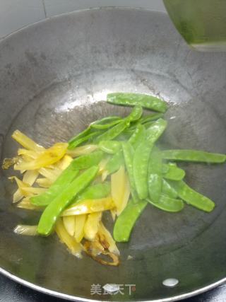 咸菜炒荷兰豆的做法步骤：2
