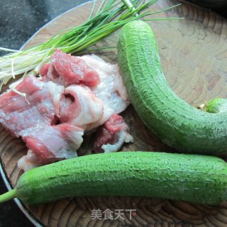 油焖丝瓜盅的做法步骤：1