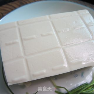 香葱烧豆腐的做法步骤：1