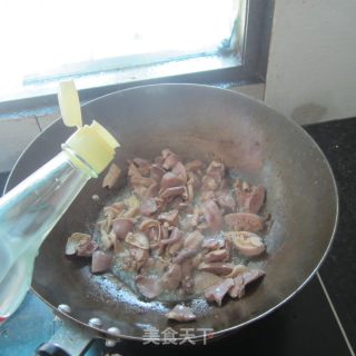 茶油炒鸭杂的做法步骤：4