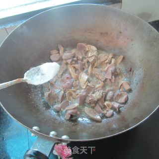 茶油炒鸭杂的做法步骤：5
