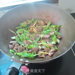 茶油炒鸭杂的做法步骤：9
