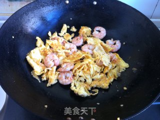 虾仁炒鸡蛋的做法步骤：9