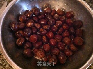 掌握技巧轻松剥板栗的做法步骤：2