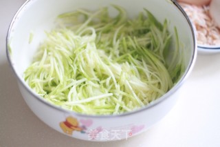 西葫芦糊塌子的做法步骤：1