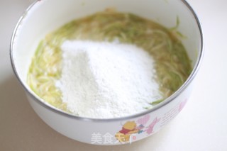 西葫芦糊塌子的做法步骤：3